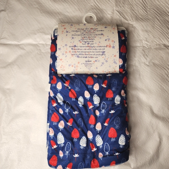 Baby Blanket 30" x 40" and 2 Headwraps Blue Red Strawberries 3-pc Gift Set NWT - Picture 2 of 8